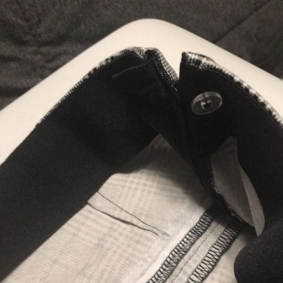 Old navy black and white plaid stretch ankle pant size 6 - Picture 5 of 5